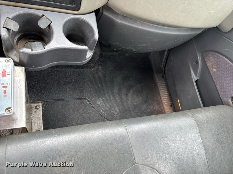 image for item DU9814 2012 International 4300 water truck