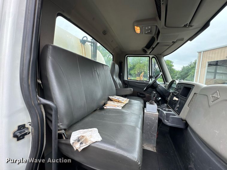 image for item DU9814 2012 International 4300 water truck