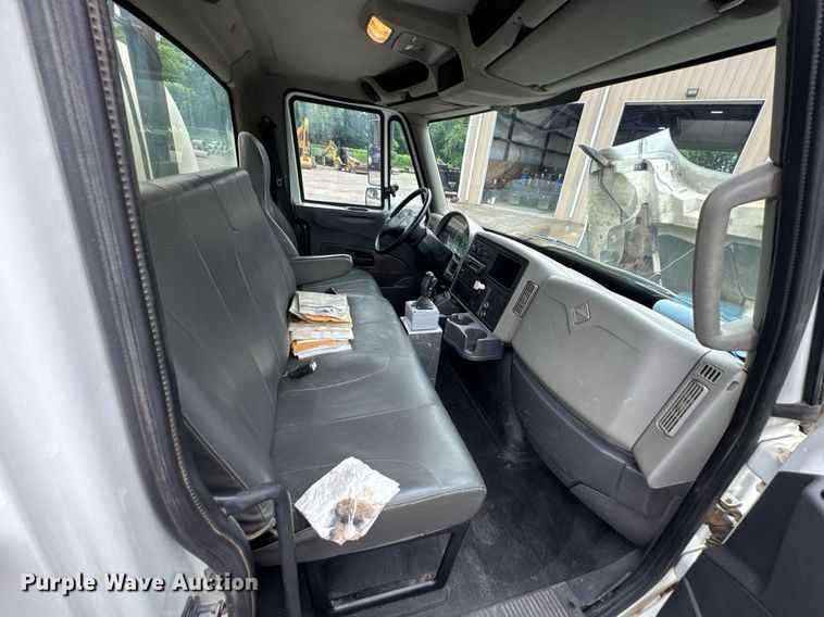 image for item DU9814 2012 International 4300 water truck