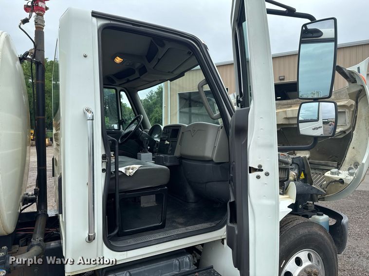 image for item DU9814 2012 International 4300 water truck