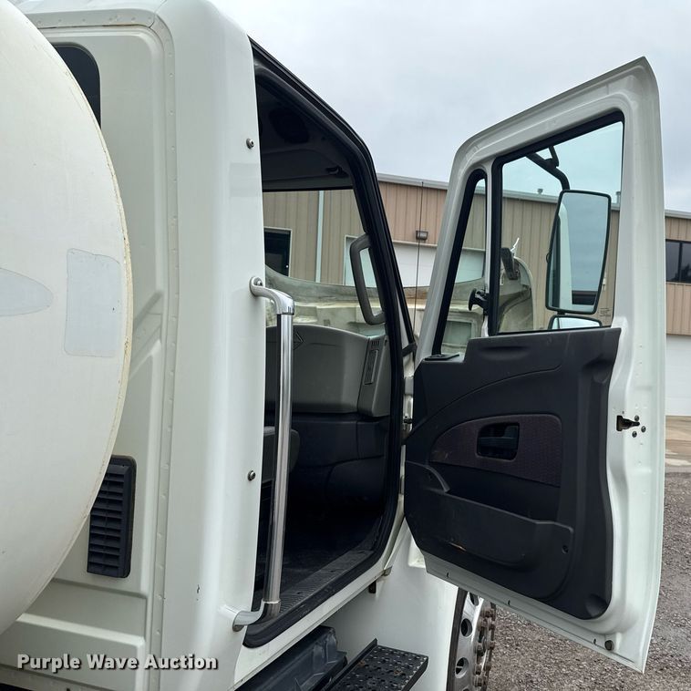 image for item DU9814 2012 International 4300 water truck