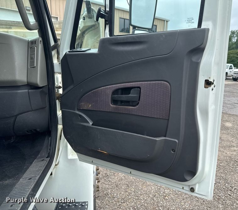 image for item DU9814 2012 International 4300 water truck