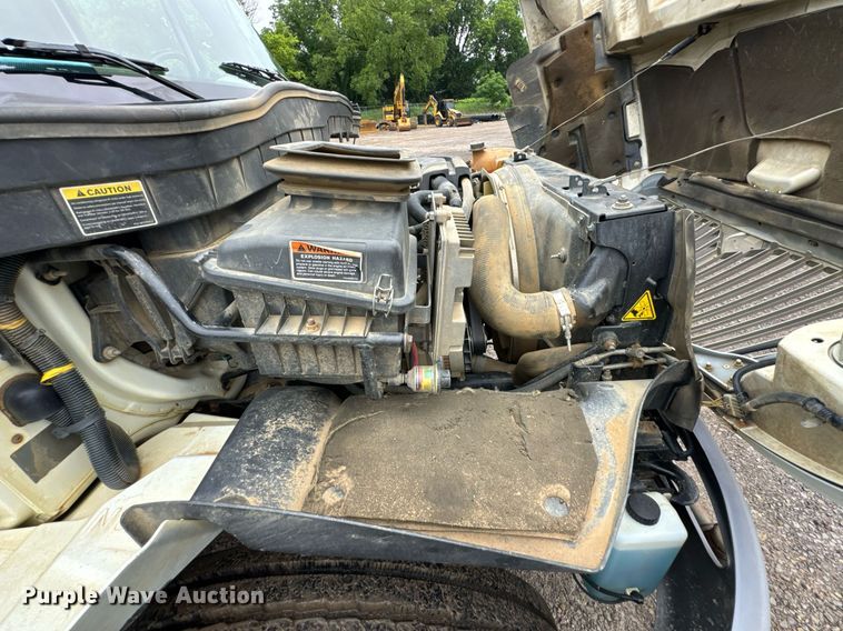 image for item DU9814 2012 International 4300 water truck