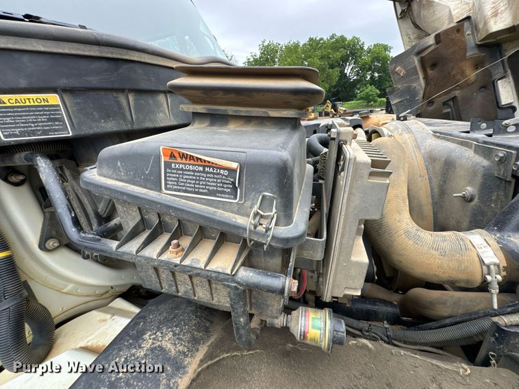 image for item DU9814 2012 International 4300 water truck