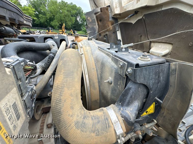 image for item DU9814 2012 International 4300 water truck