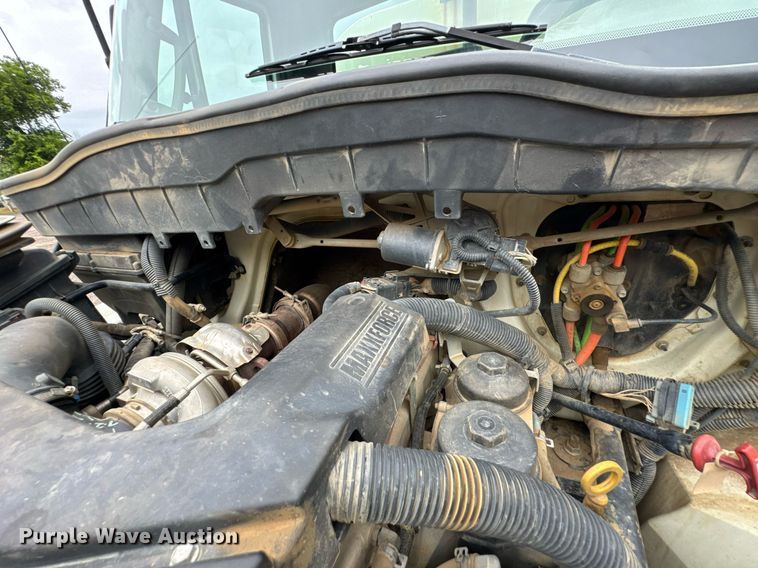 image for item DU9814 2012 International 4300 water truck