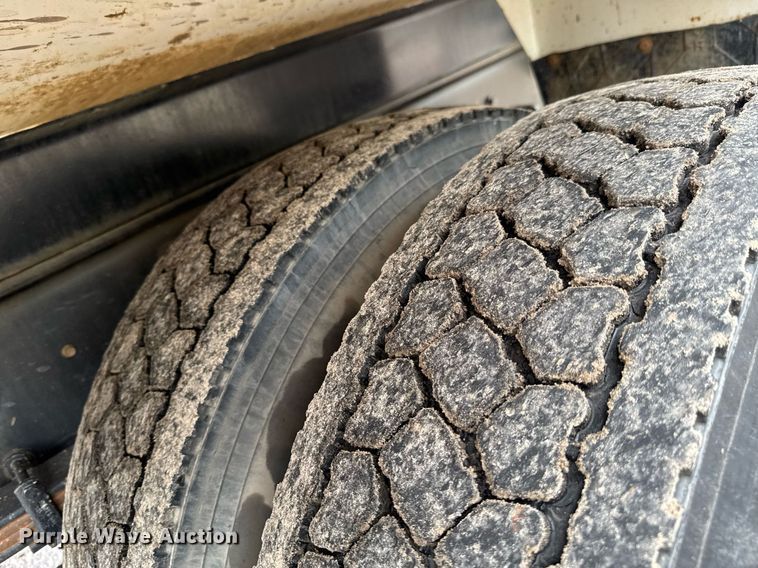 image for item DU9814 2012 International 4300 water truck