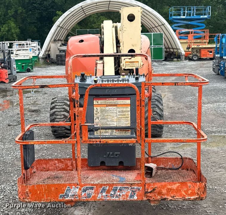 image for item DU9818 2000 JLG 450A boom lift