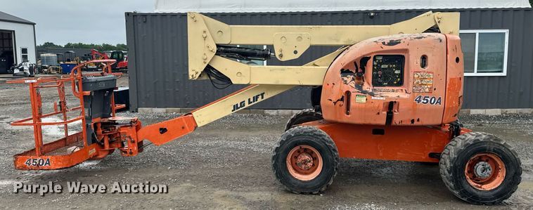 image for item DU9818 2000 JLG 450A boom lift