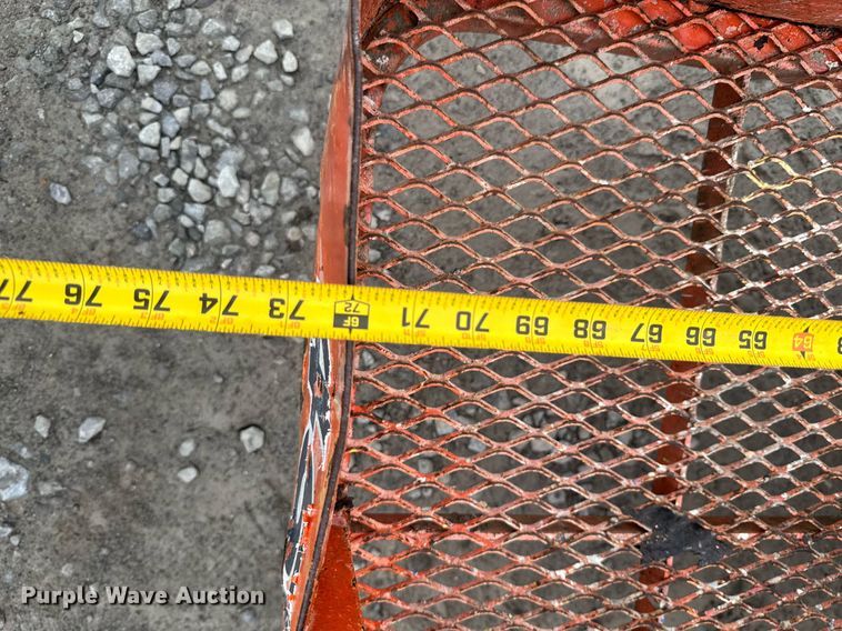 image for item DU9818 2000 JLG 450A boom lift