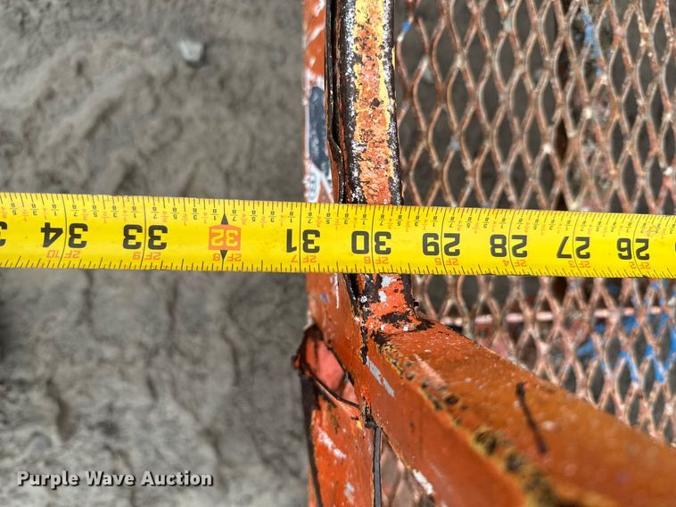 image for item DU9818 2000 JLG 450A boom lift