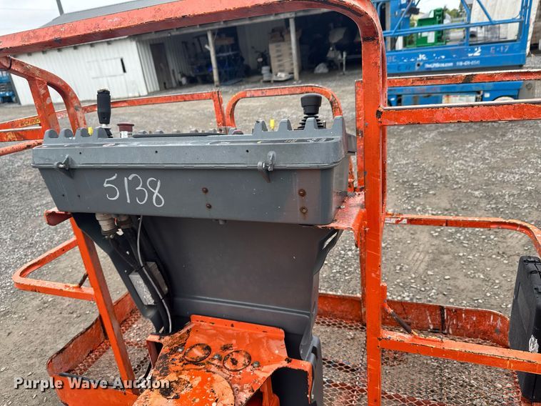 image for item DU9818 2000 JLG 450A boom lift