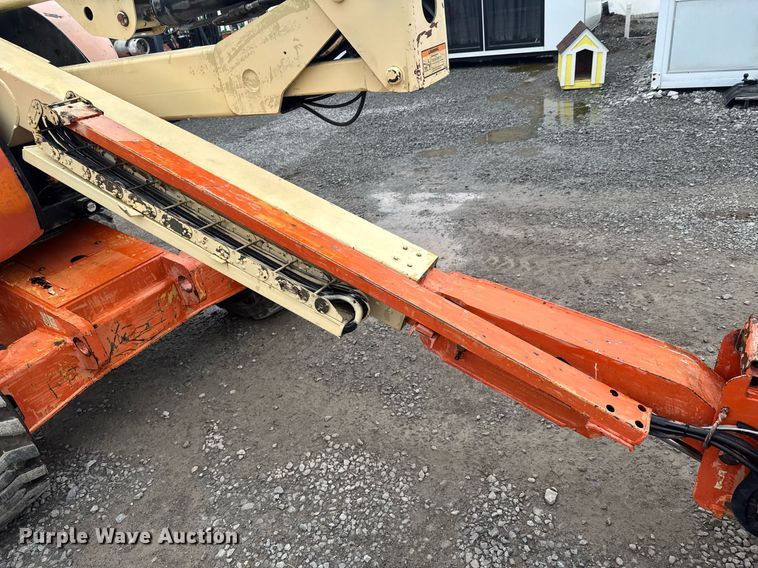 image for item DU9818 2000 JLG 450A boom lift