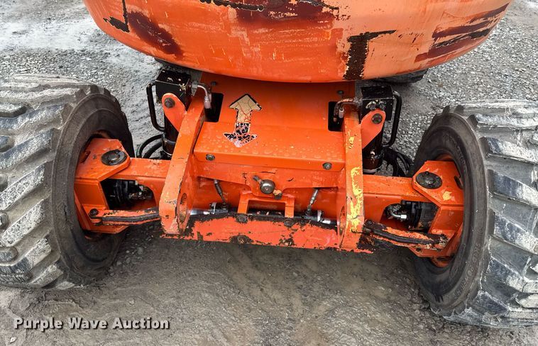 image for item DU9818 2000 JLG 450A boom lift