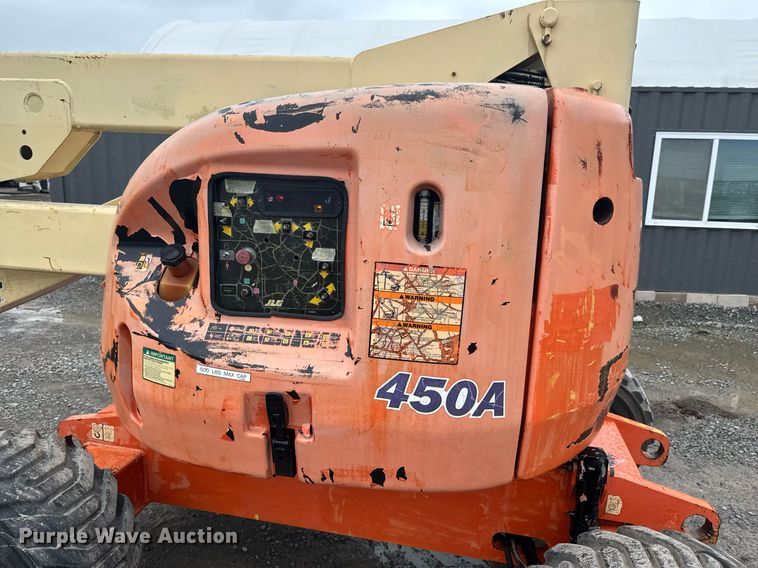 image for item DU9818 2000 JLG 450A boom lift