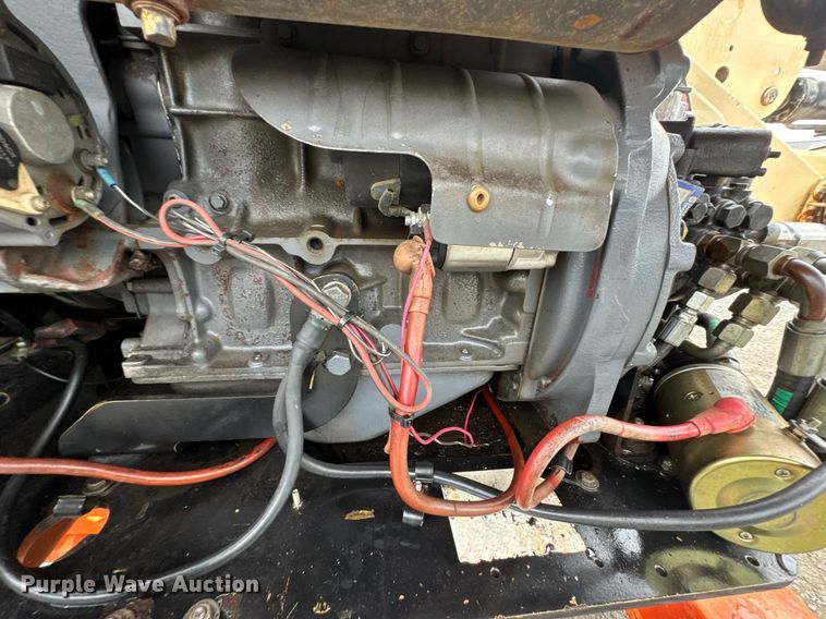 image for item DU9818 2000 JLG 450A boom lift