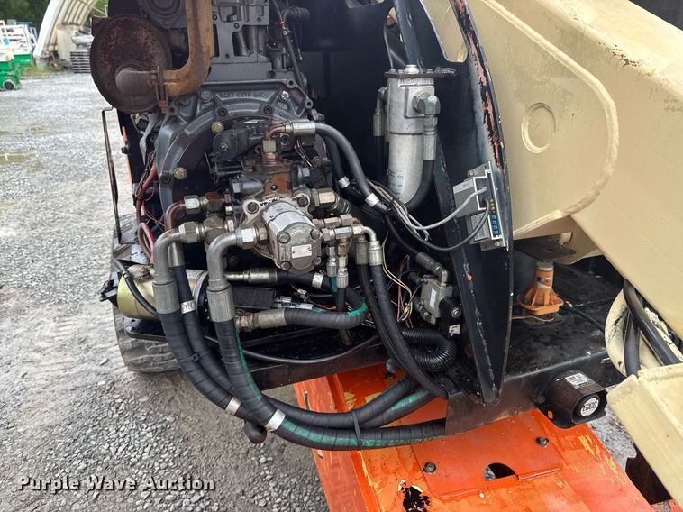 image for item DU9818 2000 JLG 450A boom lift