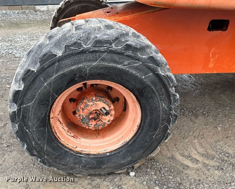 image for item DU9818 2000 JLG 450A boom lift