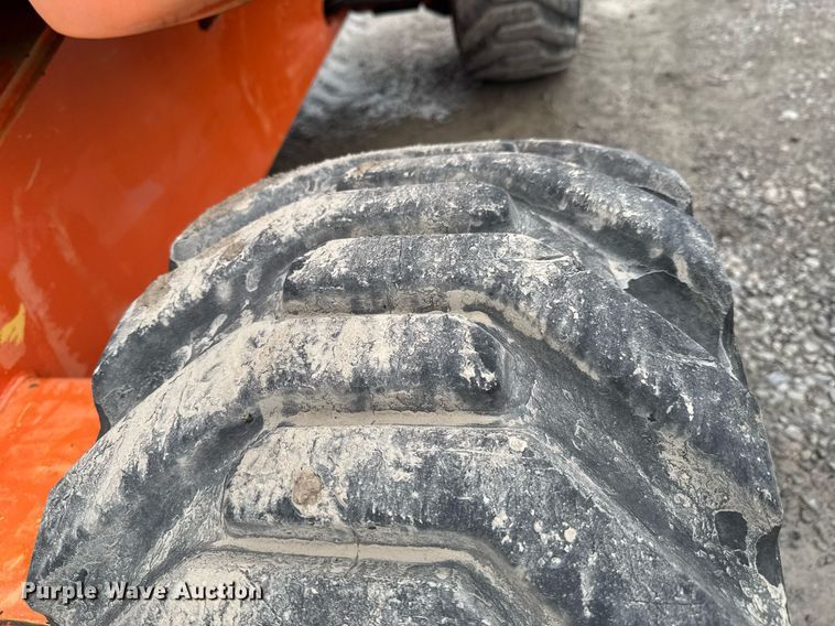 image for item DU9818 2000 JLG 450A boom lift