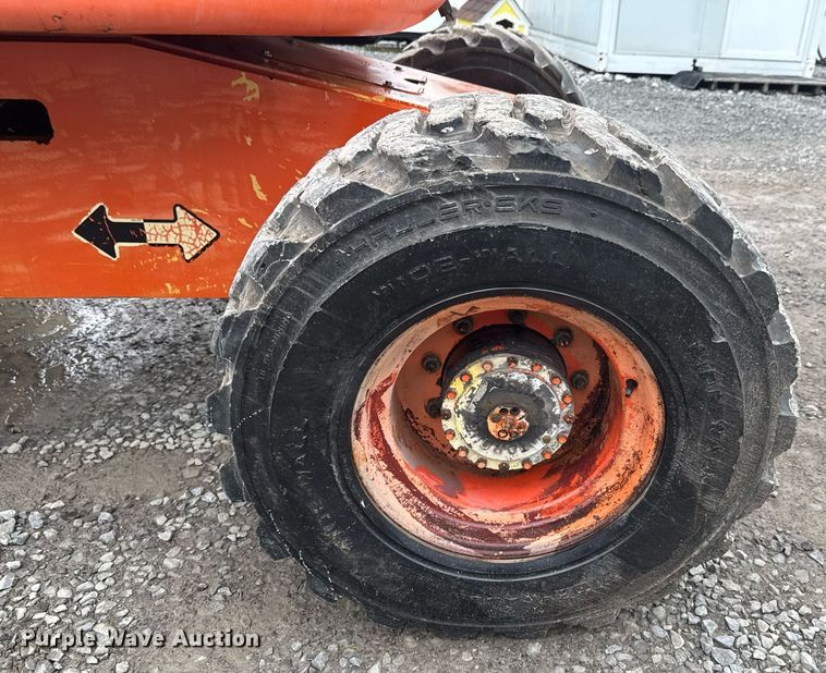 image for item DU9818 2000 JLG 450A boom lift