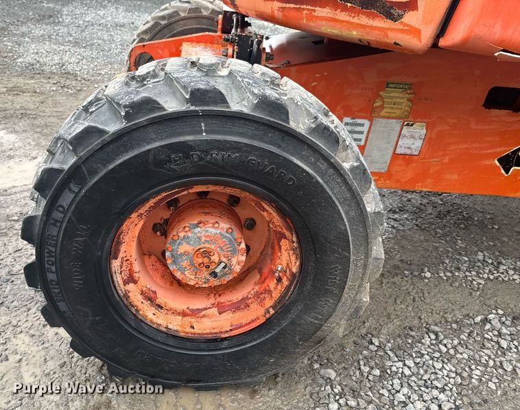 image for item DU9818 2000 JLG 450A boom lift