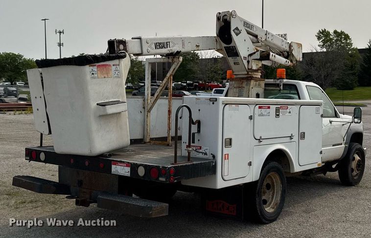 image for item DV2714 2000 GMC 3500HD SL bucket truck