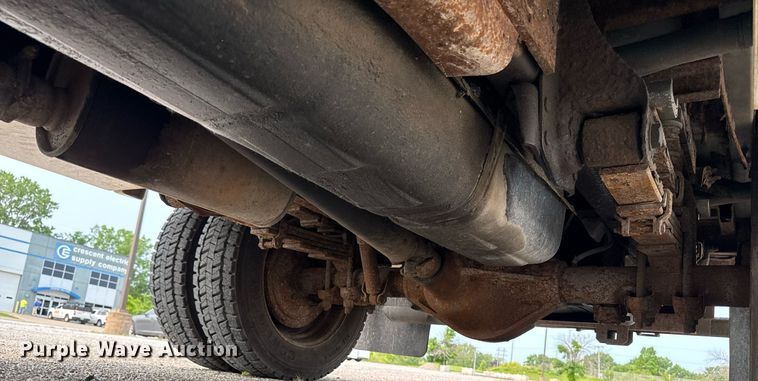 image for item DV2714 2000 GMC 3500HD SL bucket truck