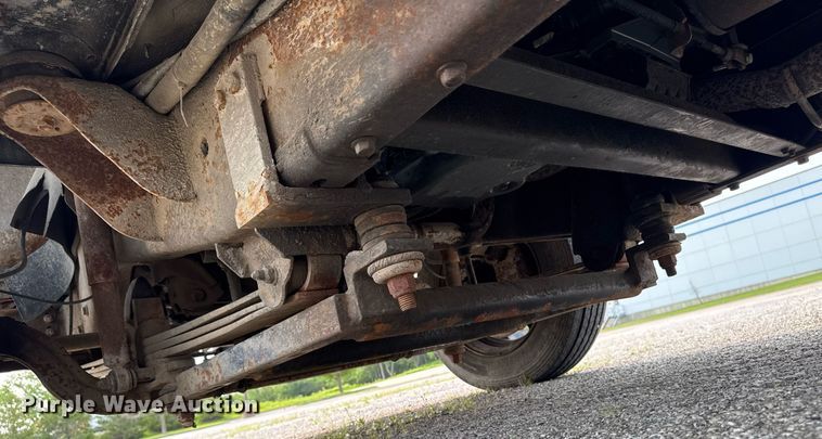 image for item DV2714 2000 GMC 3500HD SL bucket truck