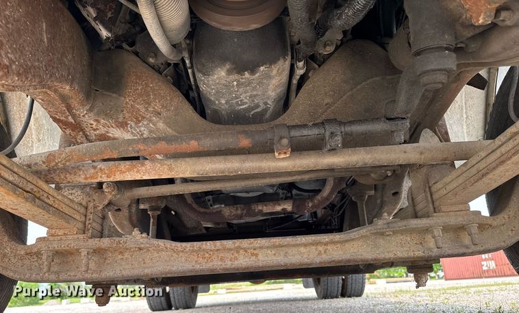 image for item DV2714 2000 GMC 3500HD SL bucket truck