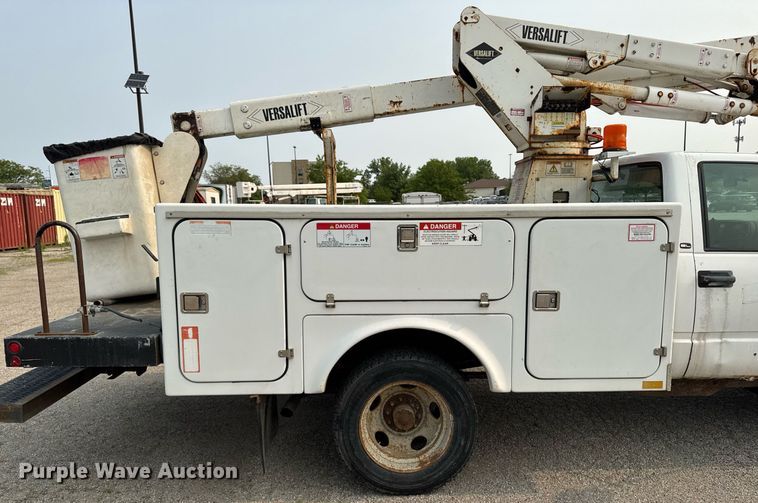 image for item DV2714 2000 GMC 3500HD SL bucket truck