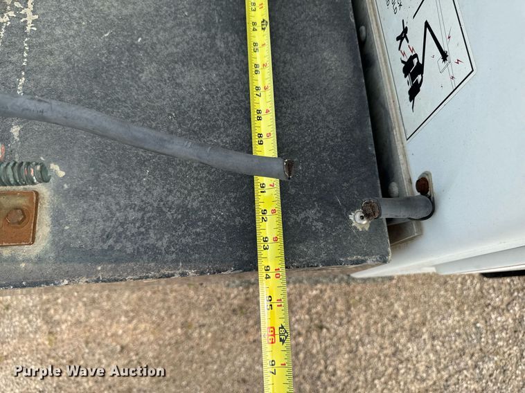 image for item DV2714 2000 GMC 3500HD SL bucket truck