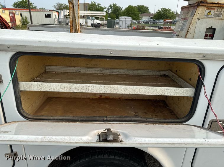 image for item DV2714 2000 GMC 3500HD SL bucket truck