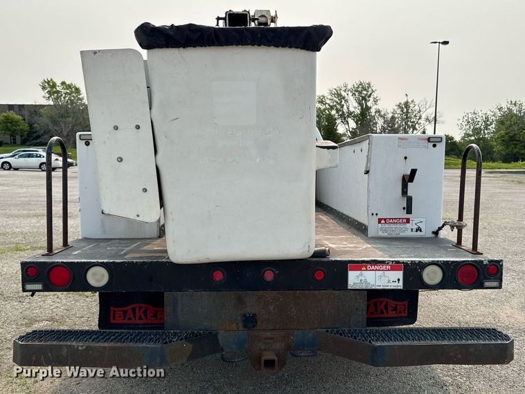 image for item DV2714 2000 GMC 3500HD SL bucket truck