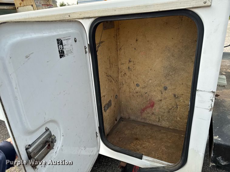 image for item DV2714 2000 GMC 3500HD SL bucket truck