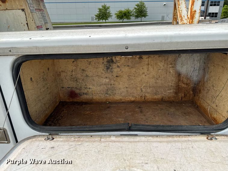 image for item DV2714 2000 GMC 3500HD SL bucket truck