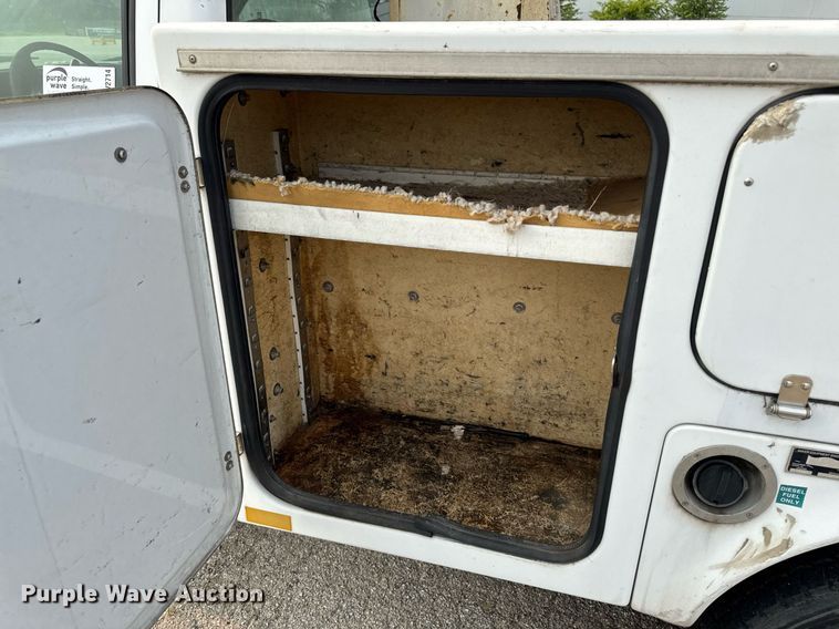 image for item DV2714 2000 GMC 3500HD SL bucket truck