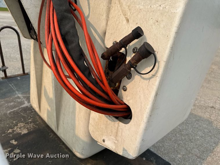 image for item DV2714 2000 GMC 3500HD SL bucket truck