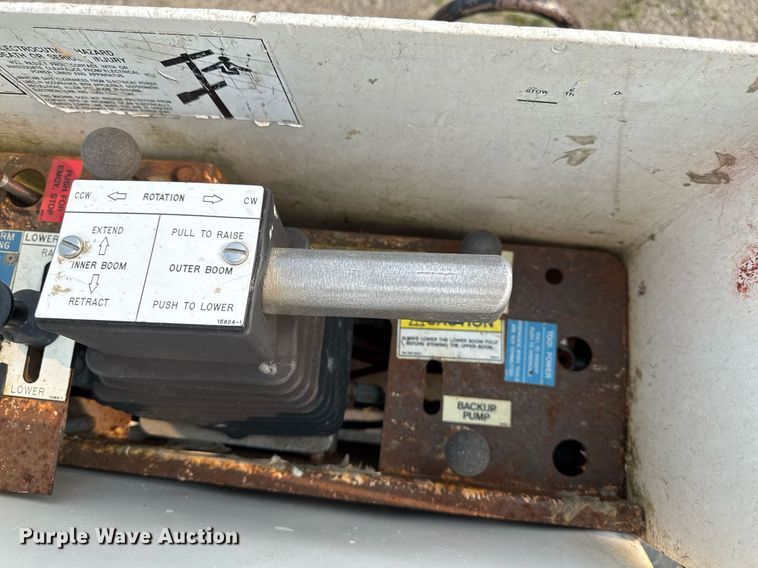 image for item DV2714 2000 GMC 3500HD SL bucket truck