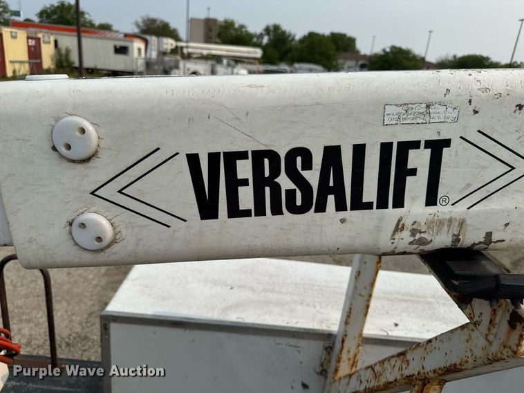 image for item DV2714 2000 GMC 3500HD SL bucket truck