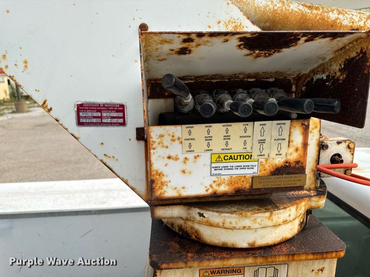 image for item DV2714 2000 GMC 3500HD SL bucket truck