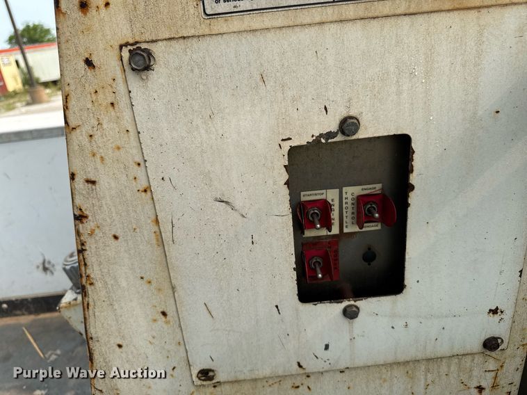 image for item DV2714 2000 GMC 3500HD SL bucket truck