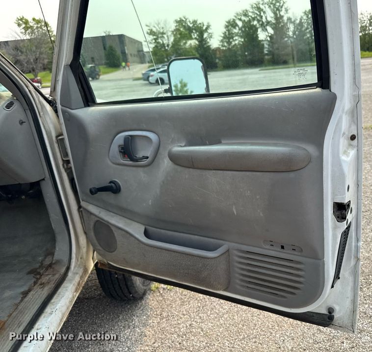 image for item DV2714 2000 GMC 3500HD SL bucket truck