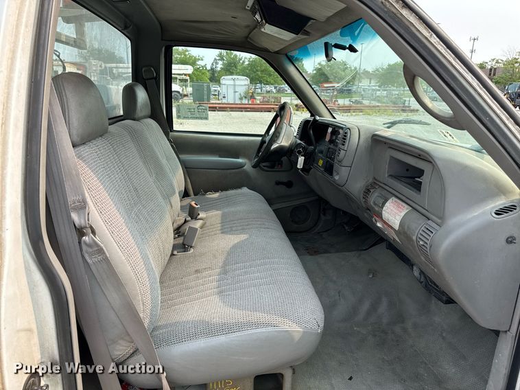 image for item DV2714 2000 GMC 3500HD SL bucket truck