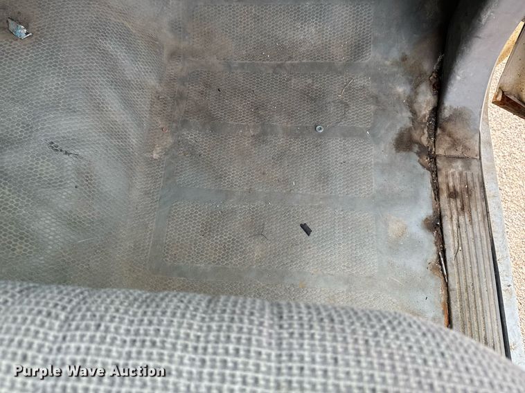 image for item DV2714 2000 GMC 3500HD SL bucket truck