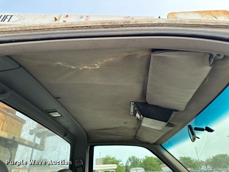 image for item DV2714 2000 GMC 3500HD SL bucket truck