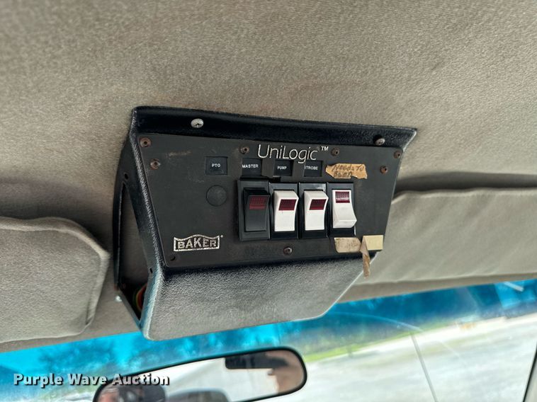 image for item DV2714 2000 GMC 3500HD SL bucket truck