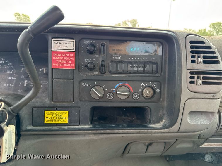 image for item DV2714 2000 GMC 3500HD SL bucket truck