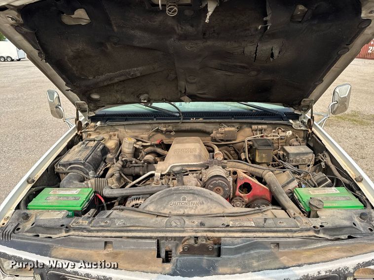 image for item DV2714 2000 GMC 3500HD SL bucket truck