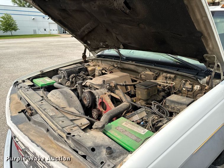 image for item DV2714 2000 GMC 3500HD SL bucket truck