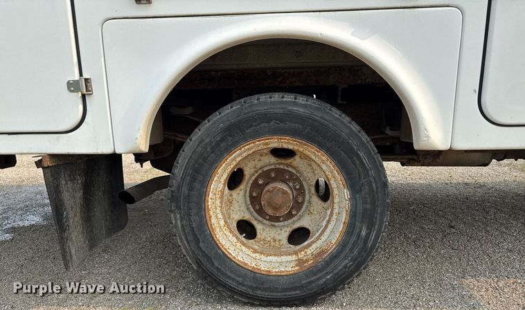 image for item DV2714 2000 GMC 3500HD SL bucket truck